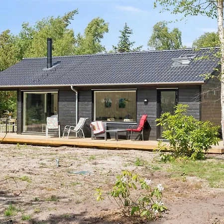 Gizelle - 200m From The Sea By Interhome *