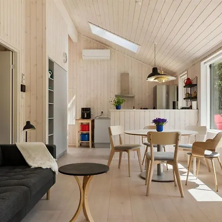 Gizelle - 200m From The Sea By Interhome