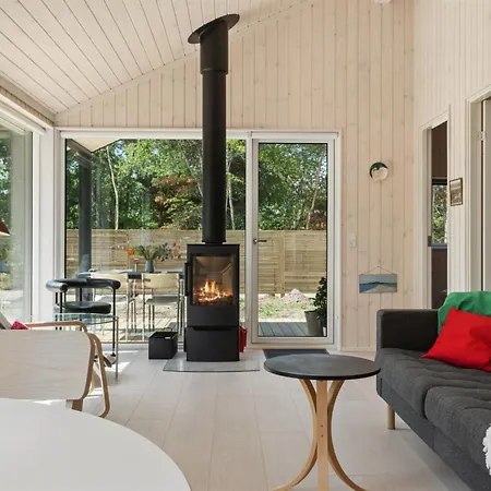 Gizelle - 200m From The Sea By Interhome